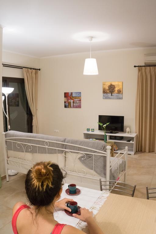 Porfyra'S Island Apartment Makrýgialos Екстериор снимка