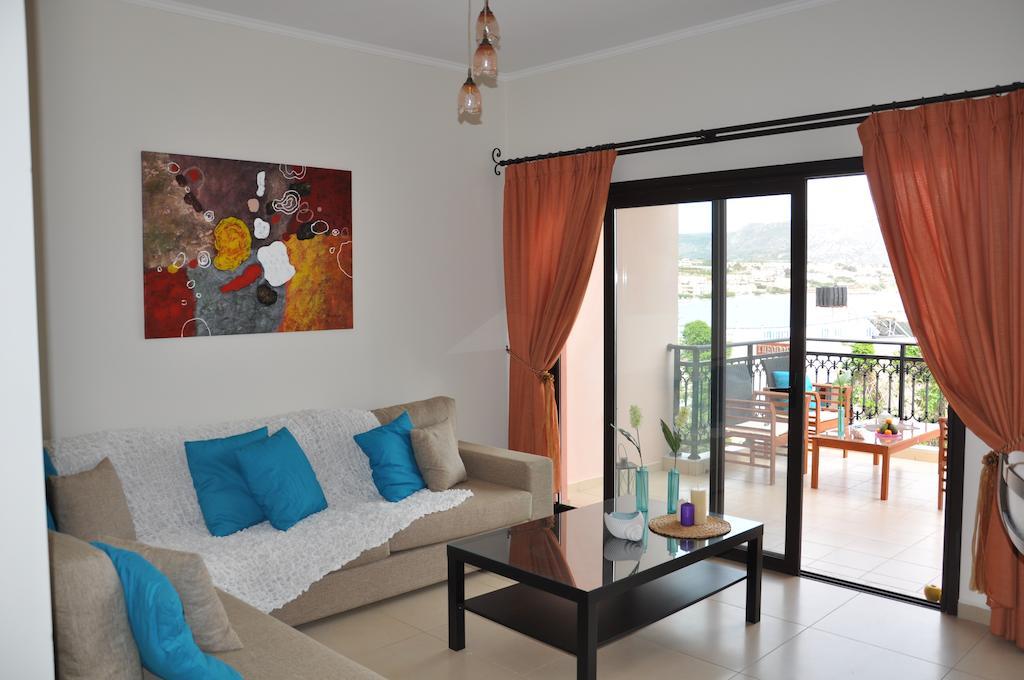 Porfyra'S Island Apartment Makrýgialos Екстериор снимка