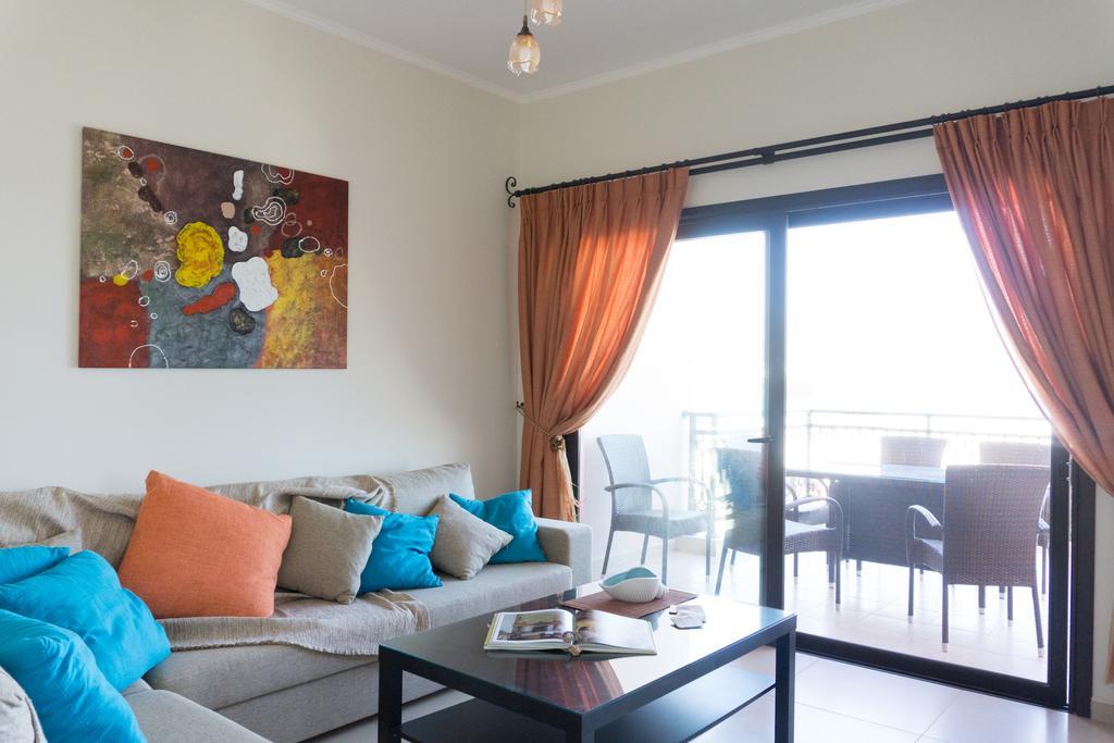 Porfyra'S Island Apartment Makrýgialos Екстериор снимка